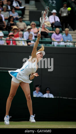 Nicole Vaidisova, de Russie, en action contre Anna Chakvetadze, de Russie, lors des championnats de Wimbledon 2008 au All England tennis Club de Wimbledon. Banque D'Images