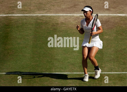 Jie Zheng en Chine contre Serena Williams aux États-Unis lors des championnats de Wimbledon 2008 au All England tennis Club de Wimbledon. Banque D'Images