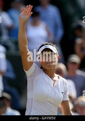 Jie Zheng en Chine célèbre son match contre Nicole Vaidisova en République tchèque lors des championnats de Wimbledon 2008 au All England tennis Club de Wimbledon. Banque D'Images