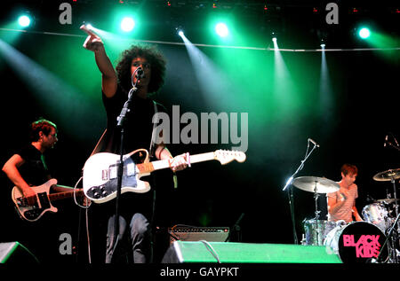 Reggie Youngblood et son groupe Black Kids se sont produits pendant la deuxième journée du O2 Wireless Festival à Hyde Park, dans le centre de Londres. Banque D'Images