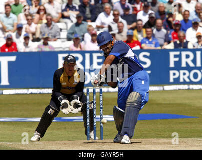 Ravi Bopara d'Essex pendant le match semi-final du Trophée Provident de l'ami au terrain du comté, Chelmsford, Essex. Banque D'Images