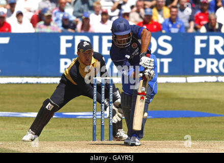 Ravi Bopara d'Essex pendant le match semi-final du Trophée Provident de l'ami au terrain du comté, Chelmsford, Essex. Banque D'Images