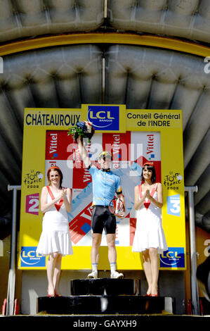 Mark Cavendish de l'équipe Columbia célèbre la victoire du 5 232 km Et la plus longue étape du Tour de France 2008 Course entre Cholet et Chateauroux Banque D'Images