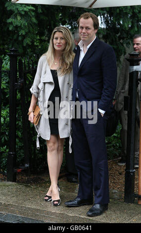 Sir David Frost accueille chaque année Bash d'été - Chelsea.Tom et Sara Parker Bowles arrivent au Summer Garden Party de Sir David Frost, à Carlyle Square, à l'ouest de Londres. Banque D'Images