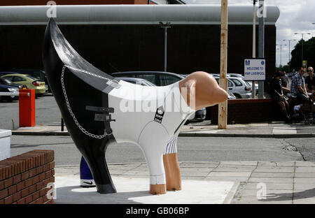 PHOTO A 'Super Lamb Banana' conçu par les détenus de HMP Liverpool à Walton, Merseyside. La structure est la partie 1 de plus de 130 placée autour de la ville dans le cadre de l'année de la capitale de la culture. Banque D'Images