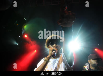 POUR . . Le Wu-Tang Clan se produit en concert au Shepherd's Bush Empire, à Londres. Banque D'Images