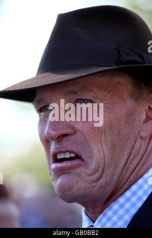 Courses hippiques - Ritz Club Festival de juillet 2008 - Lanson Ladies Day - Newmarket. John Gosden, formateur Banque D'Images