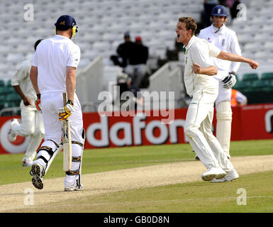 Morne Morkel, en Afrique du Sud, célèbre le rejet d'Andrew Flintof (à gauche), en Angleterre, lors du deuxième match de npower Test au terrain de cricket de Headingley, à Leeds. Banque D'Images