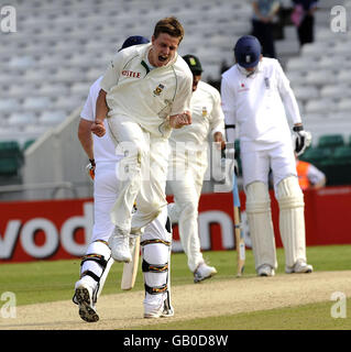 Morne Morkel, en Afrique du Sud, célèbre après avoir rejeté Andrew Flintoffen Angleterre lors du deuxième match de npower Test au terrain de cricket de Headingley, à Leeds. Banque D'Images