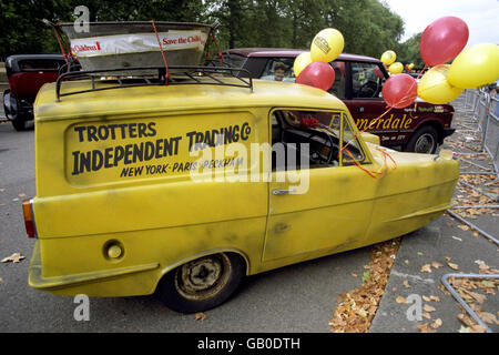 La fourgonnette à trois roues de Del Boy, Robin reliant, comme on l'a vu dans « Only Fools and Horses » de TV Banque D'Images