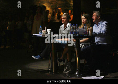 Les juges Louis Walsh, Kian Egan et Sheila Burgel regardent des auditions à la Co Tipperary le Pod à Dublin pour le dernier groupe de filles d'impresario Walsh. Banque D'Images