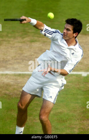 Tennis - Wimbledon 2003 - Quatrième série, Tim Henman v David Nalbandian Banque D'Images