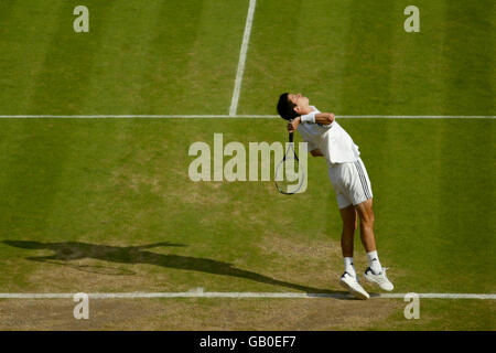 Tennis - Wimbledon 2003 - Quatrième série, Tim Henman v David Nalbandian Banque D'Images