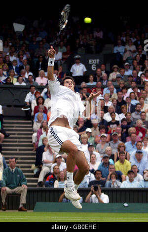 Tennis - Wimbledon 2003 - Quatrième série, Tim Henman v David Nalbandian Banque D'Images