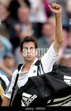 Tennis - Wimbledon 2003 - Quatrième série, Tim Henman v David Nalbandian Banque D'Images