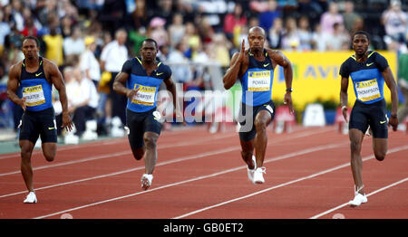 Asafa Powell, de Jamaïque, remporte la finale des 100 mètres des hommes lors du Grand Prix de l'IAAF Norwich Union de Londres au Crystal Palace National Sports Centre, Londres. Banque D'Images