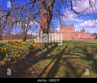 Château de Glamis au printemps, Angus, N/E de l'Écosse. Banque D'Images