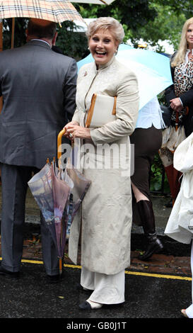 Sir David Frost accueille chaque année Bash d'été - Chelsea.Angela Rippon arrive au Summer Garden Party de Sir David Frost, à Carlyle Square, à l'ouest de Londres. Banque D'Images