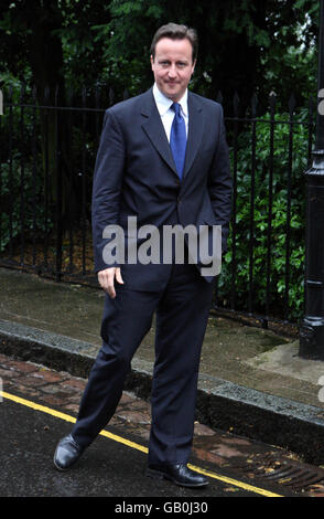 Sir David Frost accueille chaque année Bash d'été - Chelsea.David Cameron arrive au Summer Garden Party de Sir David Frost, à Carlyle Square, à l'ouest de Londres. Banque D'Images