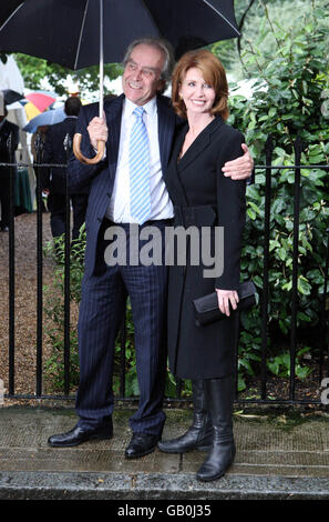 Sir David Frost accueille chaque année Bash d'été - Chelsea.Gerald Scarfe et Jane Asher arrivent au Summer Garden Party de Sir David Frost, à Carlyle Square, à l'ouest de Londres. Banque D'Images