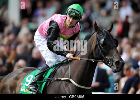 Jeune Mick monté par Robert Winston va poster pour Le Bet365 Old Newton Cup Heritage handicap à Haydock Park Banque D'Images