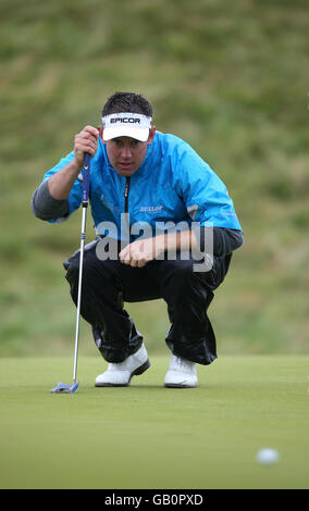 Lee Westwood, en Angleterre, sur le 9e green lors de la première manche du Championnat d'Open au Royal Birkdale Golf Club, Southport. Banque D'Images