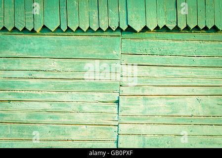 Vieux bois vert pâle avec joint en forme de triangle et détails sculptés. L'espace de copie pour la zone d'affichage de texte. Horizontales. Banque D'Images