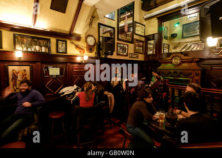 O'Neill intérieur pub à Dublin, en République d'Irlande, Europe Banque D'Images