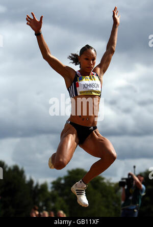 Jade Johnson participe au long saut lors des épreuves olympiques de l'Union de Norwich et des championnats du Royaume-Uni au stade Alexander de Birmingham. Banque D'Images