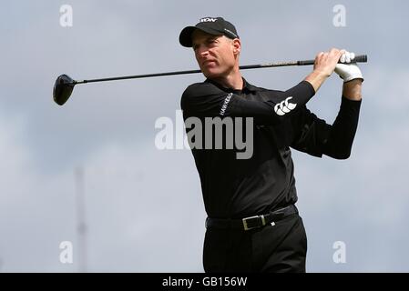 Golf - Championnat ouvert 2008 - quatrième jour - Royal Birkdale Golf Club.Le Jim Furyk des États-Unis débarque sur le 2ème trou. Banque D'Images