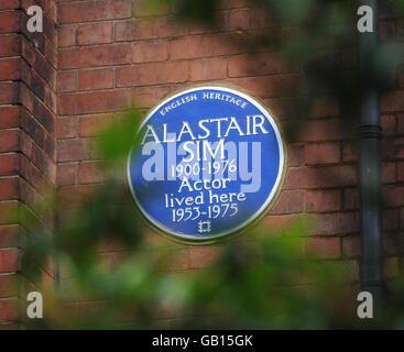 Une plaque bleue du patrimoine anglais à l'ancienne résidence du légendaire acteur Alastair SIM, qui a été dévoilée aujourd'hui à Frognal Gardens, dans le nord de Londres. Banque D'Images