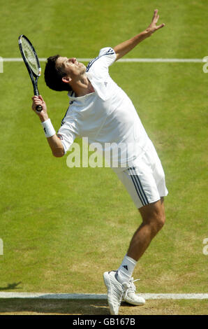 Tennis - Wimbledon 2003 - Deuxième tour - Tim Henman v Michael Llodra Banque D'Images