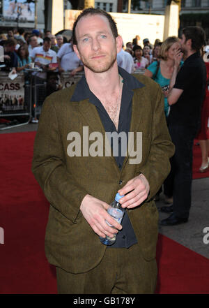 Paul Kaye arrive pour la première de Cass, à l'Empire Cinema de Leicester Square, Londres. Banque D'Images