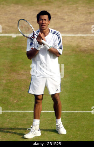 Tennis - Wimbledon 2003 - quatrième tour, Andy Roddick v Paradorn Srichaphan Banque D'Images