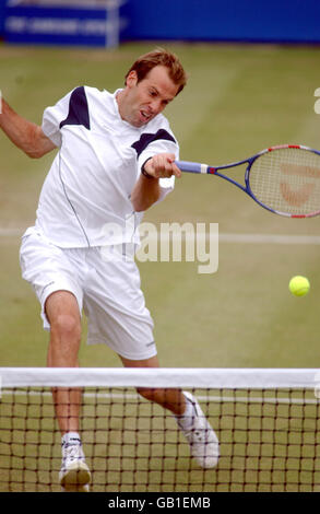 Greg Rusedski en action pendant sa droite donne la victoire Olivier Rochus Banque D'Images