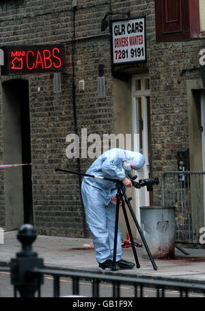 Homme de 27 ans poignardé à Londres Banque D'Images