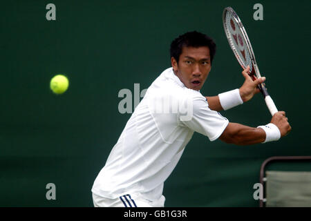 Tennis - Wimbledon 2003 - Deuxième tour - Paradorn Srichaphan v Olivier Murtis Banque D'Images