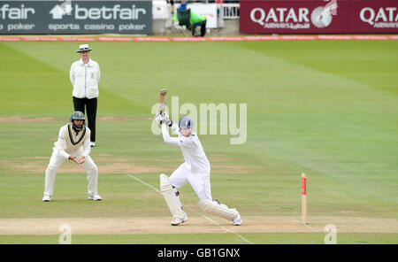 Cricket - npower Premier Test - deuxième jour - Angleterre contre Afrique du Sud - Lord's.Stuart Broad d'Angleterre s'est hashim Amla d'Afrique du Sud Banque D'Images