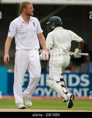 Cricket - npower troisième test - deuxième jour - Angleterre / Afrique du Sud - Edgbaston.Andrew Flintoff (à gauche), en Angleterre, montre sa frustration lors du troisième match de test à Edgbaston, Birmingham. Banque D'Images