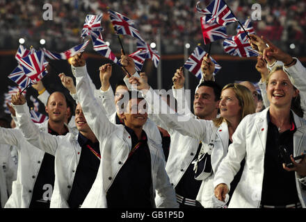 Tom Daley, en Grande-Bretagne, lors de la cérémonie d'ouverture des Jeux Olympiques de Beijing en 2008 au stade national de Beijing, en Chine. Banque D'Images