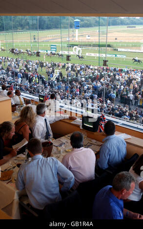 Les courses de chevaux - Kempton Park Racecourse Banque D'Images