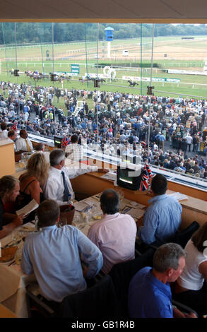 Les courses de chevaux - Kempton Park Racecourse Banque D'Images