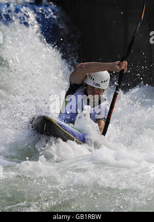 Eoin Rheinisch d'Irlande pendant la demi-finale du kayak (K1) au parc SY Rowing-Canoing, Beijing, Chine. Banque D'Images