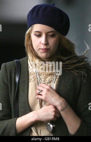 Peaches Geldof quitte sa maison du nord de Londres, après qu'il a émergé qu'elle a épousé son ami américain Max Drummey à Las Vegas. Banque D'Images