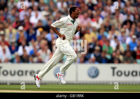 Cricket - quatrième test de npower - deuxième jour - Angleterre / Afrique du Sud - The Brit Oval.Le Makhaya Ntini, en Afrique du Sud, célèbre la prise d'un cricket Banque D'Images