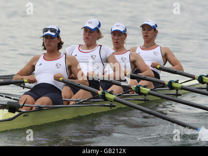 Les femmes de Grande-Bretagne l'équipe d'aviron de Sculpl quadruple (gauche-droite) Katherine Grainger, Frances Houghton, Debbie Flood et Annie Vernon lors d'une séance d'entraînement au parc olympique d'aviron Shunyi, Bejing. Banque D'Images