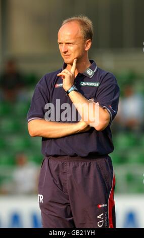 Football - coupe Intertoto de l'UEFA - deuxième tour - deuxième jambe - Pasching v Pobeda. Georg Zellhofer, entraîneur de Pasching Banque D'Images