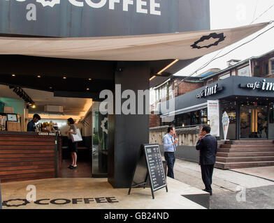 Café dans le village de Bukchon Hanok à Séoul, Corée du Sud, Asie Banque D'Images