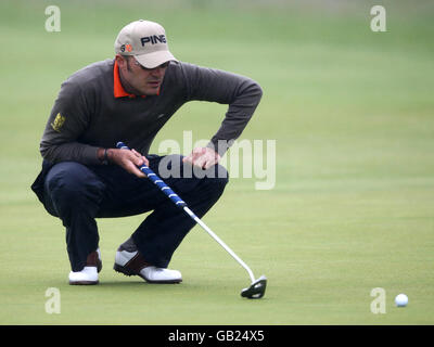 Golf - Championnat 2008 ouvert - deuxième jour - Royal Birkdale Golf Club.Gregory Havret fait la queue lors de la deuxième manche du Championnat Open au Royal Birkdale Golf Club, Southport. Banque D'Images