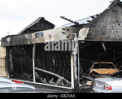 TBCS Ltd garage à Clondalkin où des dizaines de milliers d'euros de dommages ont été causés quand un incendie a éclaté vers minuit la nuit dernière. Banque D'Images